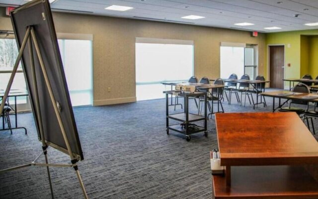 Holiday Inn Express & Suites Kingston-Ulster by IHG