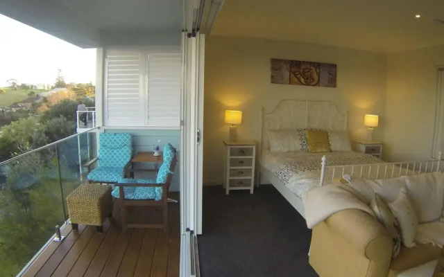 WHALE WATCH FOR FOUR Gerringong 4pm check out Sundays