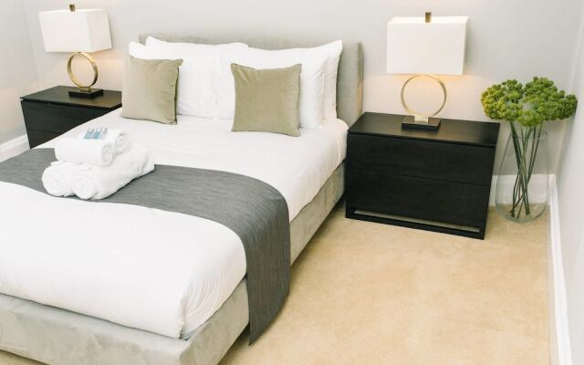 Palmerston Place Residence: Luxury City Centre Apt With Private Parking