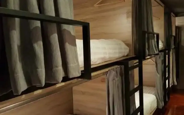 To Bed Poshtel