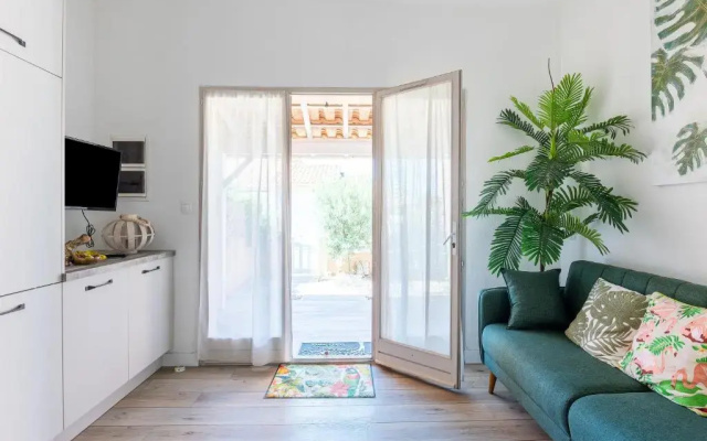 Gruissanne - Maison avec piscine, à 150m de la plage