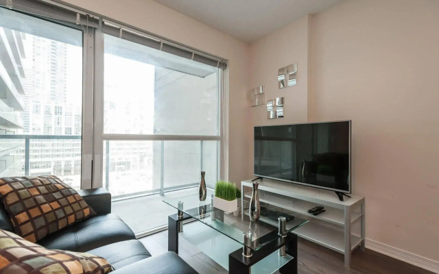 Life Suites - Front and Spadina