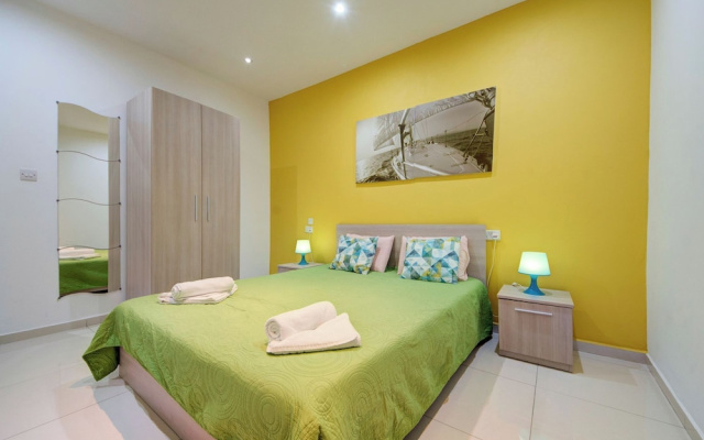 Off the Ferries, Sliema, 2-bedroom Apartment