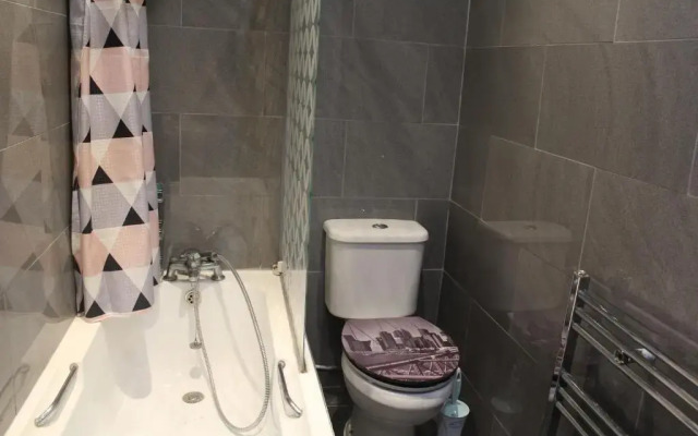 cozy rooms in London Townhouse fast links to Central