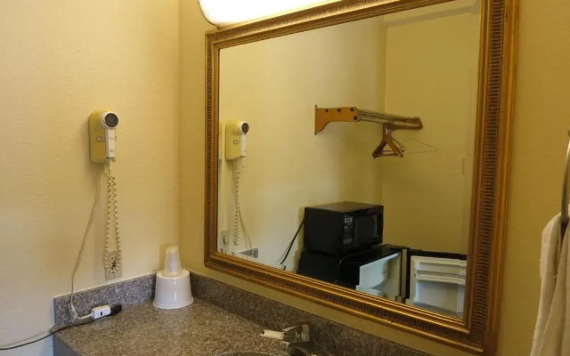 Inn At Mexia