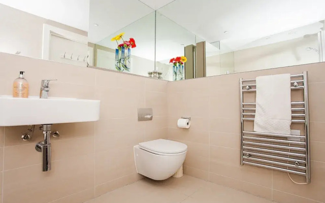 Convenient & Charming 2bd Apartment With Balcony