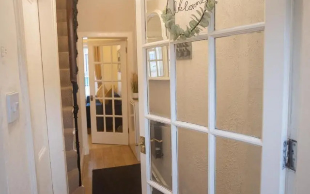 Sandgate 2-Bed Apartment in Ayr central location