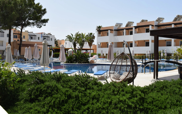 Matina Pefkos ApartHotel