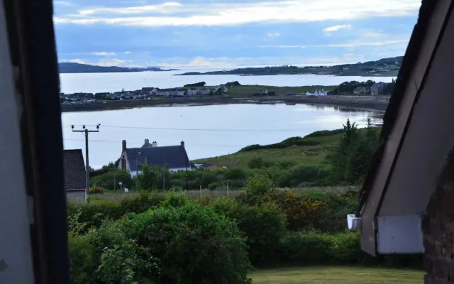 Cozy Aultbea Apartment With Sea View
