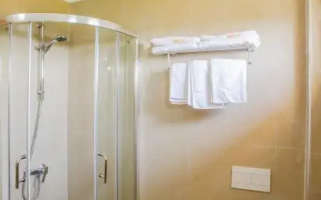 Shkreli Hotel Camp