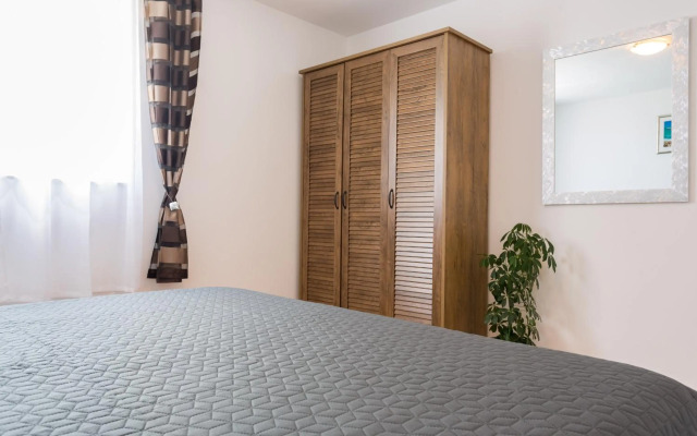 Apartments Lidija - see view with private hot tub and split level apartment with garden