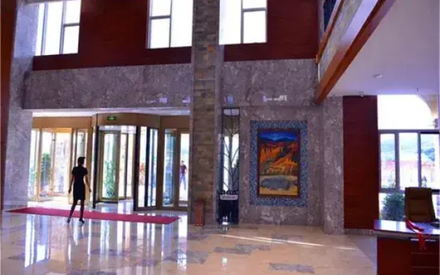 Yaxue Holiday Hotel