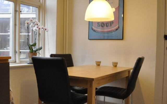 1 Bedroom Apartment near Tivoli 484 - 1