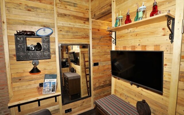 Falcon Apartments - Terrace