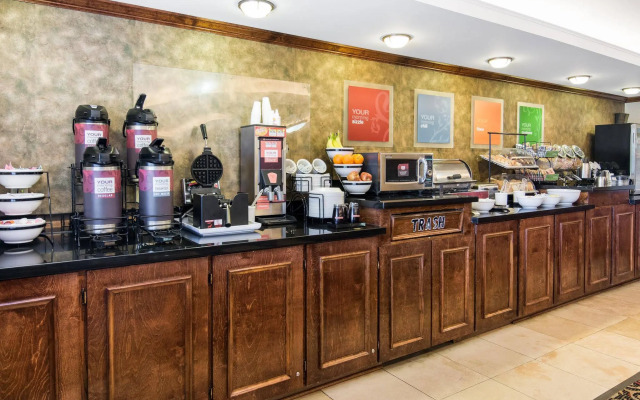 Comfort Inn & Suites South Hill I-85