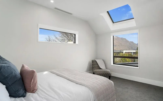Central Queenstown Villa & Spa