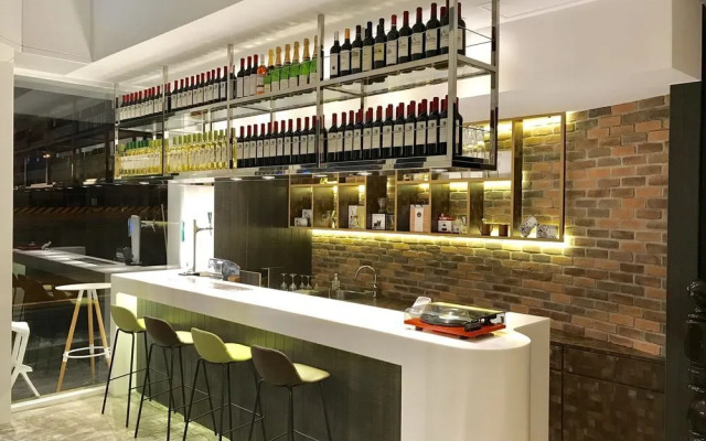 Single Inn Kaohsiung Station Hostel