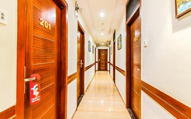 FabHotel Empire Suites