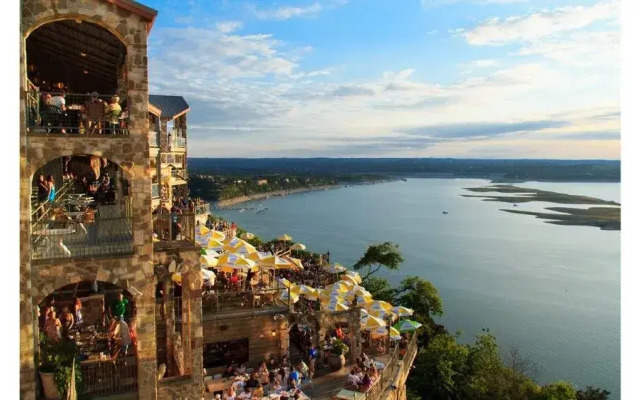 Riverside Suites