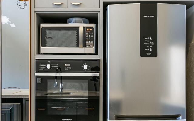 Apto moderno a 300m da praia Jurerê ELU313