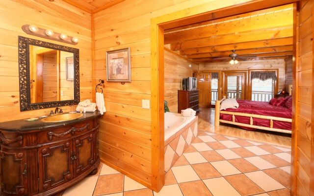 Smoky Mountain Cinema - Six Bedroom Cabin