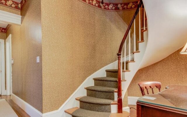 Captain Lawrence Inn