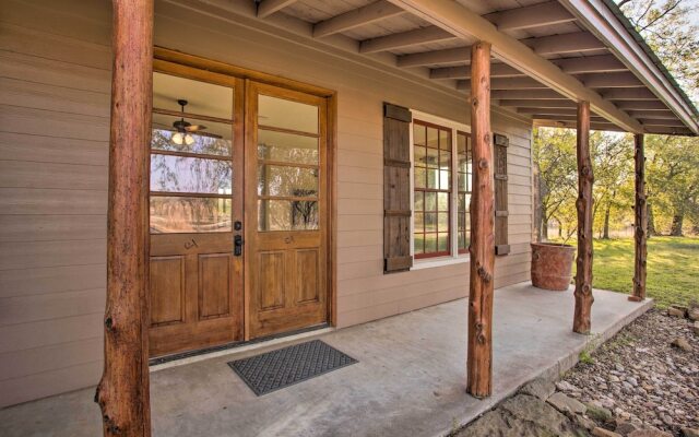 Charming Gainesville Retreat: Barn, Horses Welcome