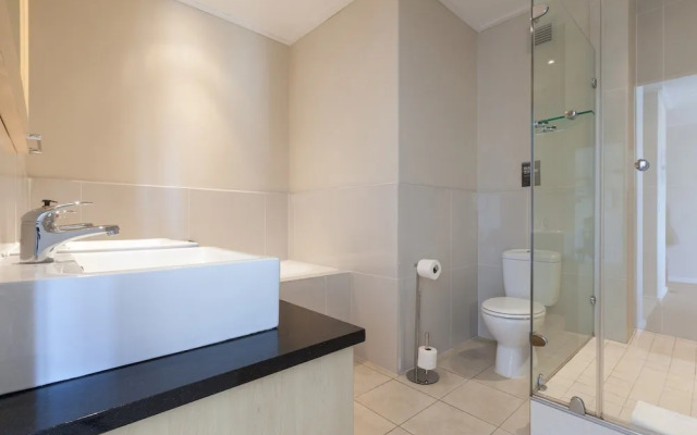 Manhattan Towers 507 by CTHA