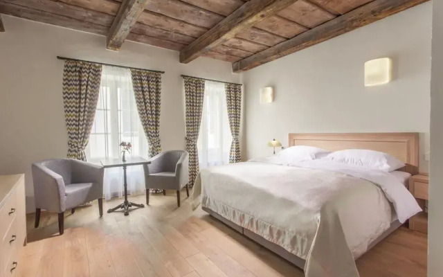 Hotel At the White Lily