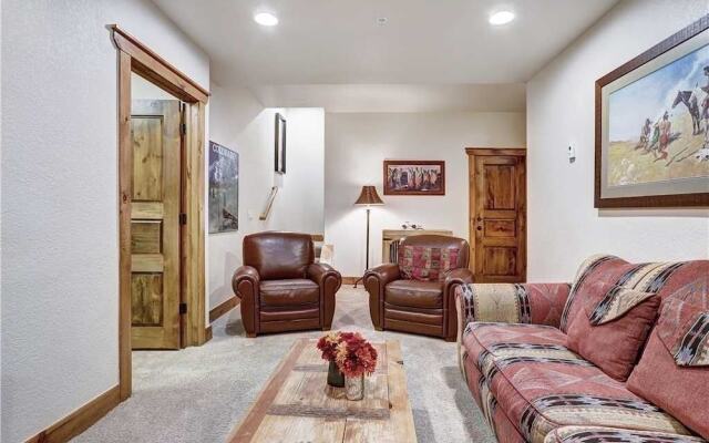 Amber Sky - Ski-In/Ski-Out by RedAwning