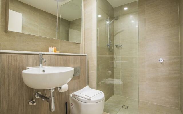 Bright & Modern! 2bed 2bath APT With Parking