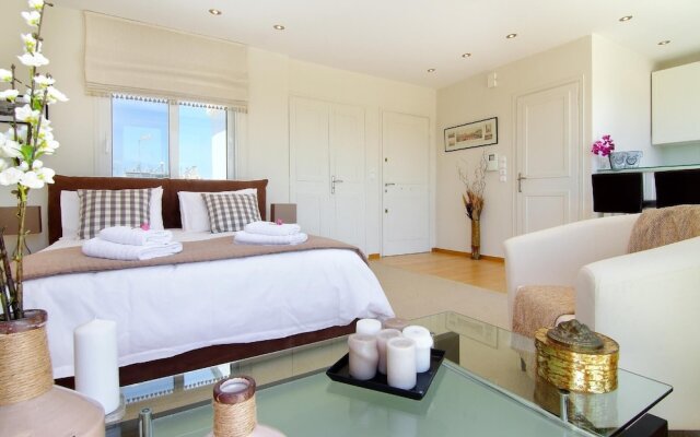 Stylish studio loft with Superb balcony