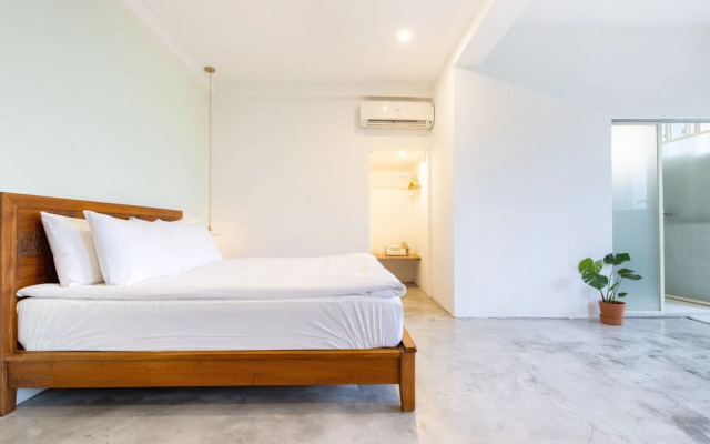 OwlStay Jiufen Green Ray