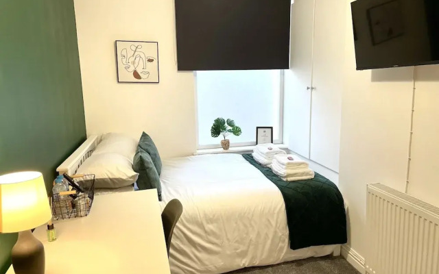 Vibrant 6 bed Stylish Home in Heart of Southsea