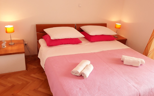 Apartment Zdravko - with parking : A1 Omis, Riviera Omis