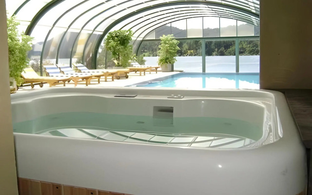 Puerto Pireo Apart Hotel & Cabañas