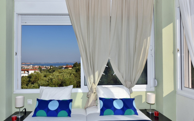 Eleon Maisonettes (right) - Nea Moudania Halki...