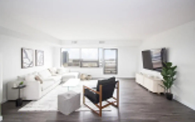 Spectacular 2bedroom and 2bath Penthouse With Parking