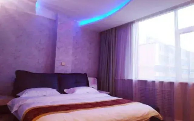 Ruixin Express Hotel (Taiyuan Railway Station Clothing City)