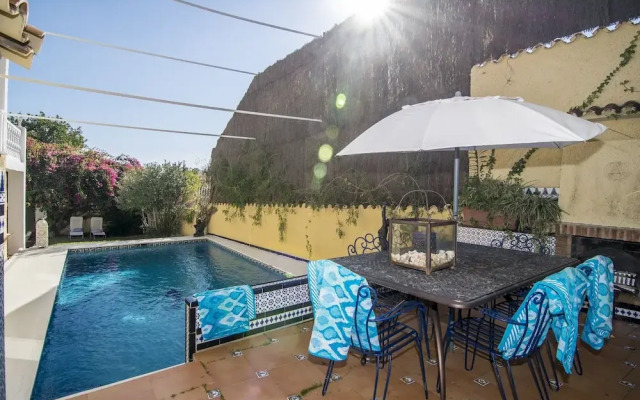 LG-Private villa and pool 100m to beach