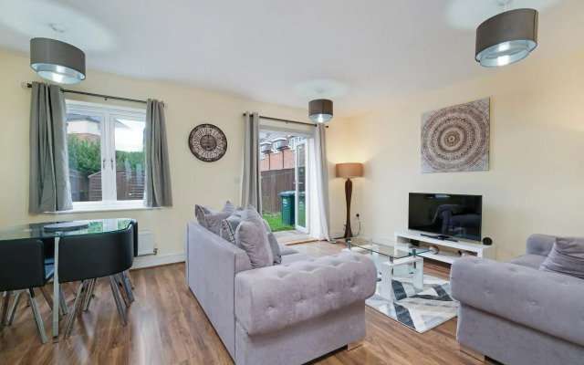 London Heathrow Living Holywell Serviced House D