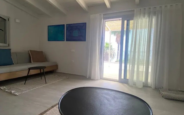 Evia Bay Suites & Retreats