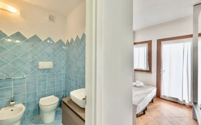 Residence with pool in Isola Rossa