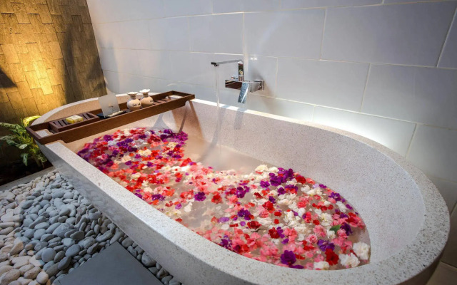 Solo Villas and Retreat