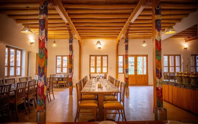 Lha - Ri - Sa Resort