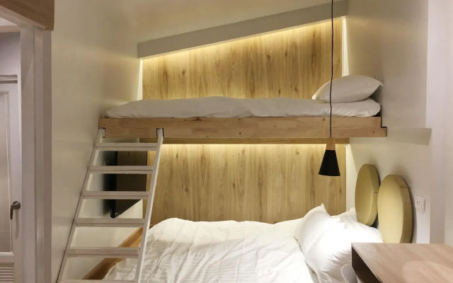 The Goose Cafe & Hostel