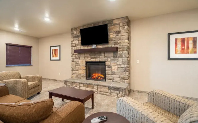 Cobblestone Hotel & Suites - Newport