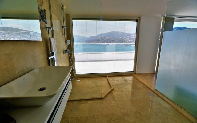 Villa Luminex by Akdenizvillam