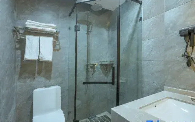 Nanchang Yingbin Business Hotel (Electric Power Vocational and Technical College)