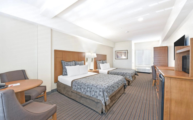Anaheim Desert Inn and Suites